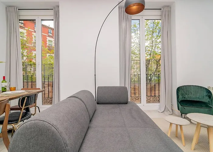 Apartment With Balconies In La Latina By Batuecas