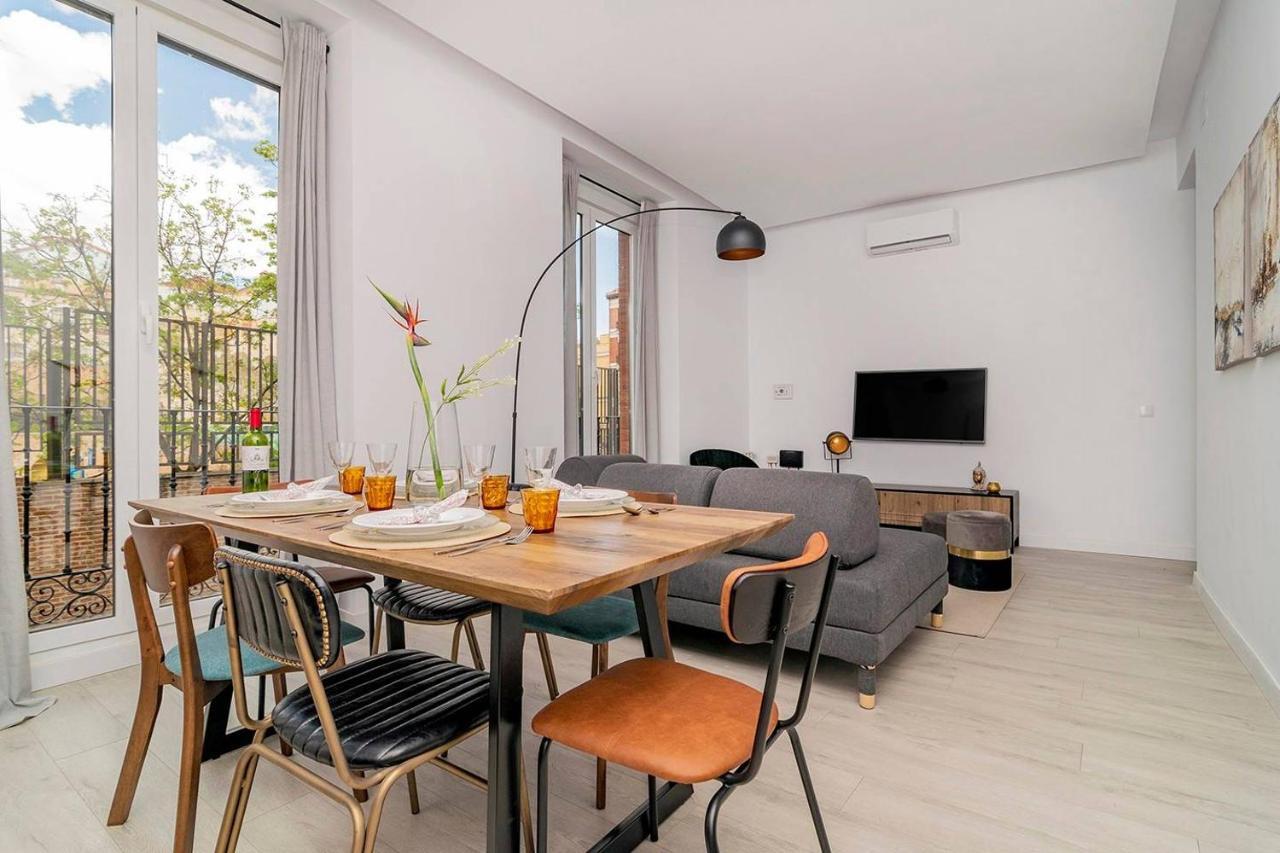 With Balconies In La Latina By Batuecas Appartement