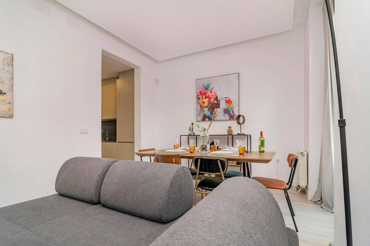 Appartement With Balconies In La Latina By Batuecas